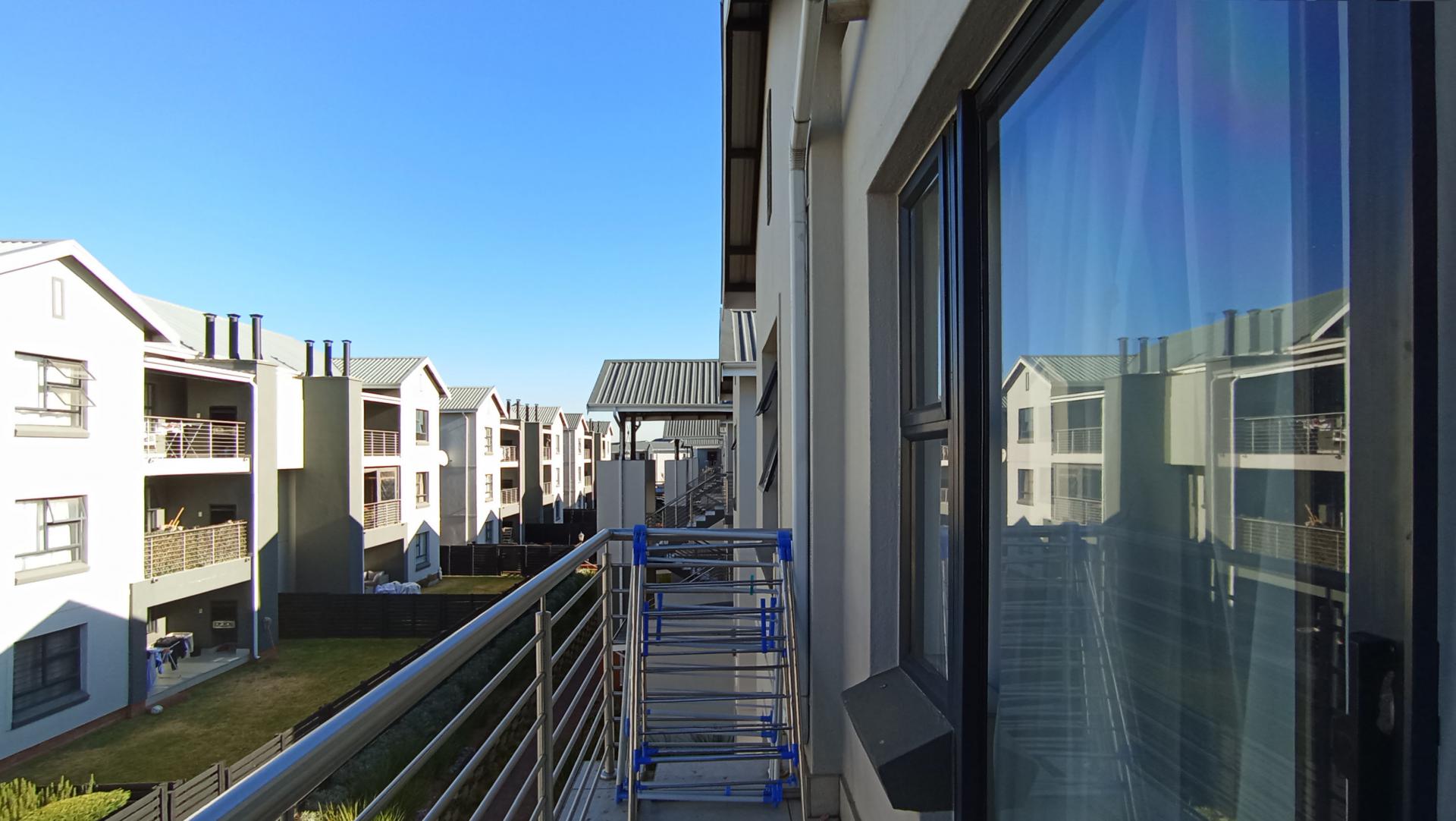 Balcony - 4 square meters of property in Longlake 