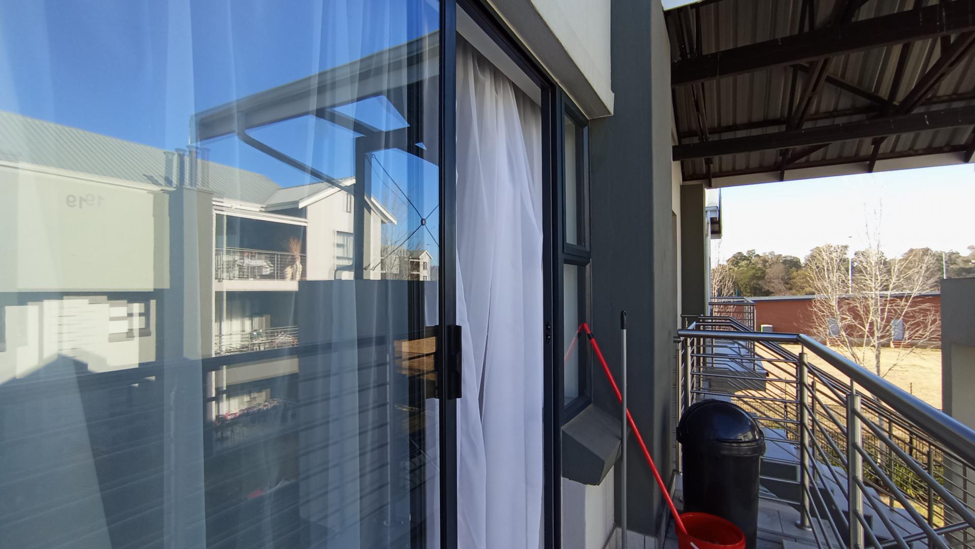 Balcony - 4 square meters of property in Longlake 