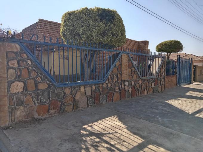2 Bedroom House for Sale For Sale in Seshego - MR683755