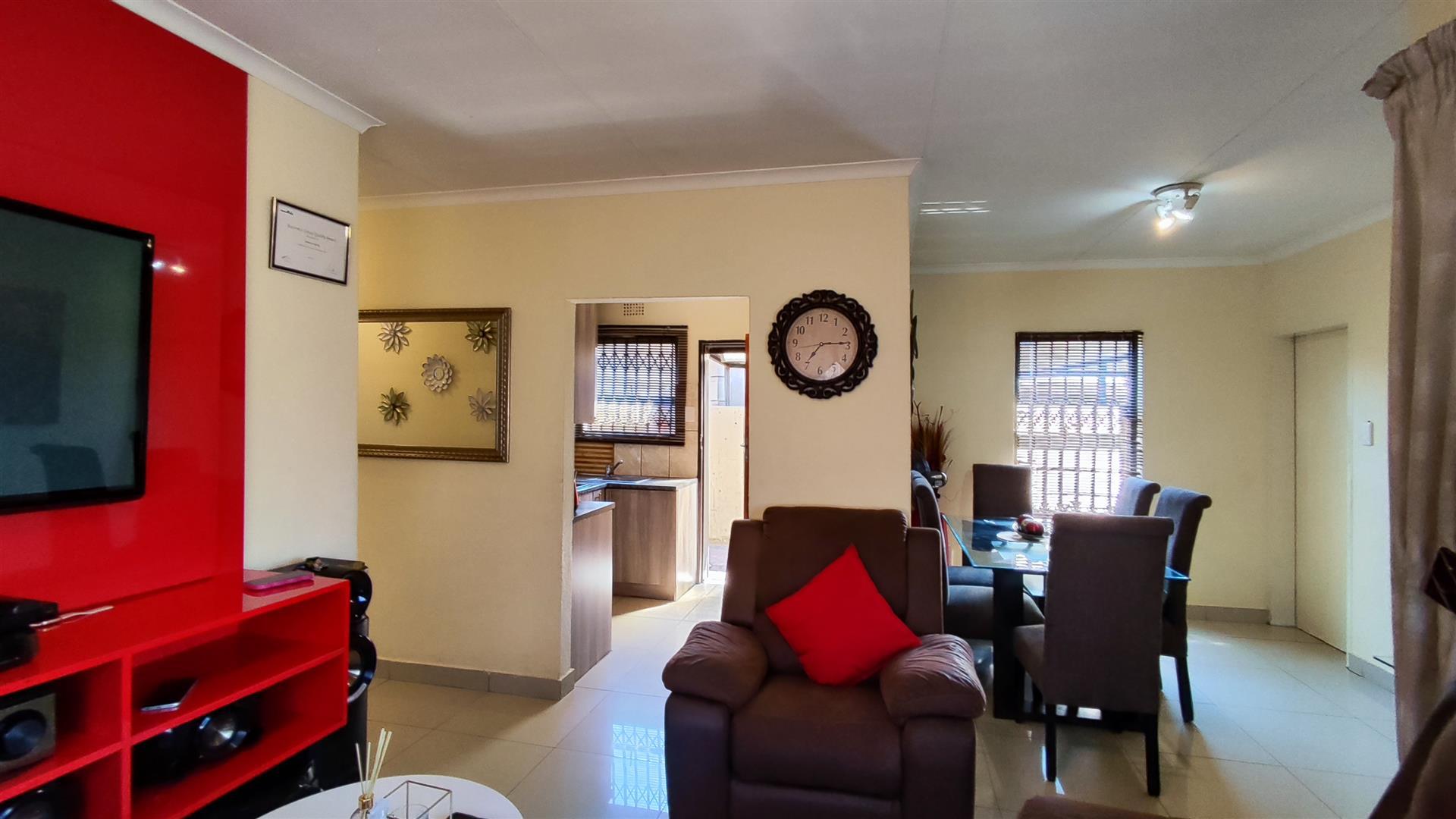 Lounges - 13 square meters of property in Vanderbijlpark