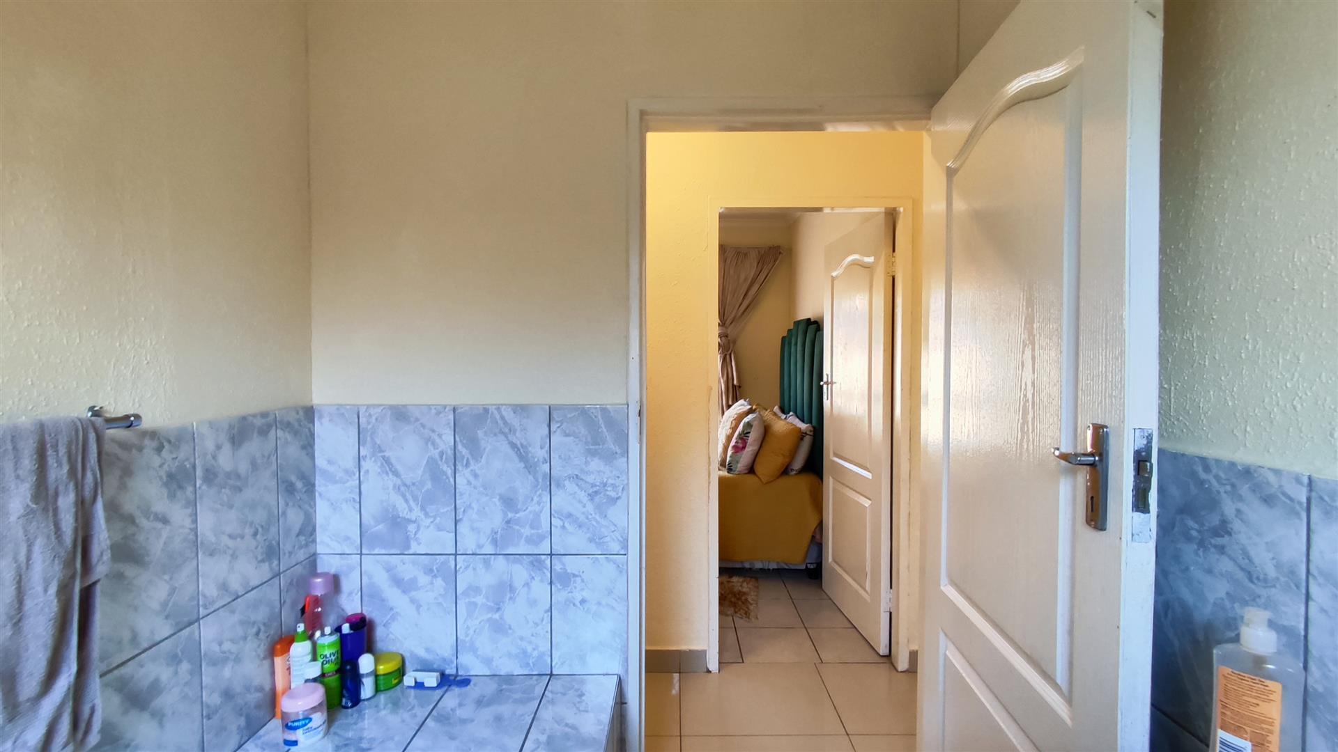 Bathroom 1 - 5 square meters of property in Vanderbijlpark