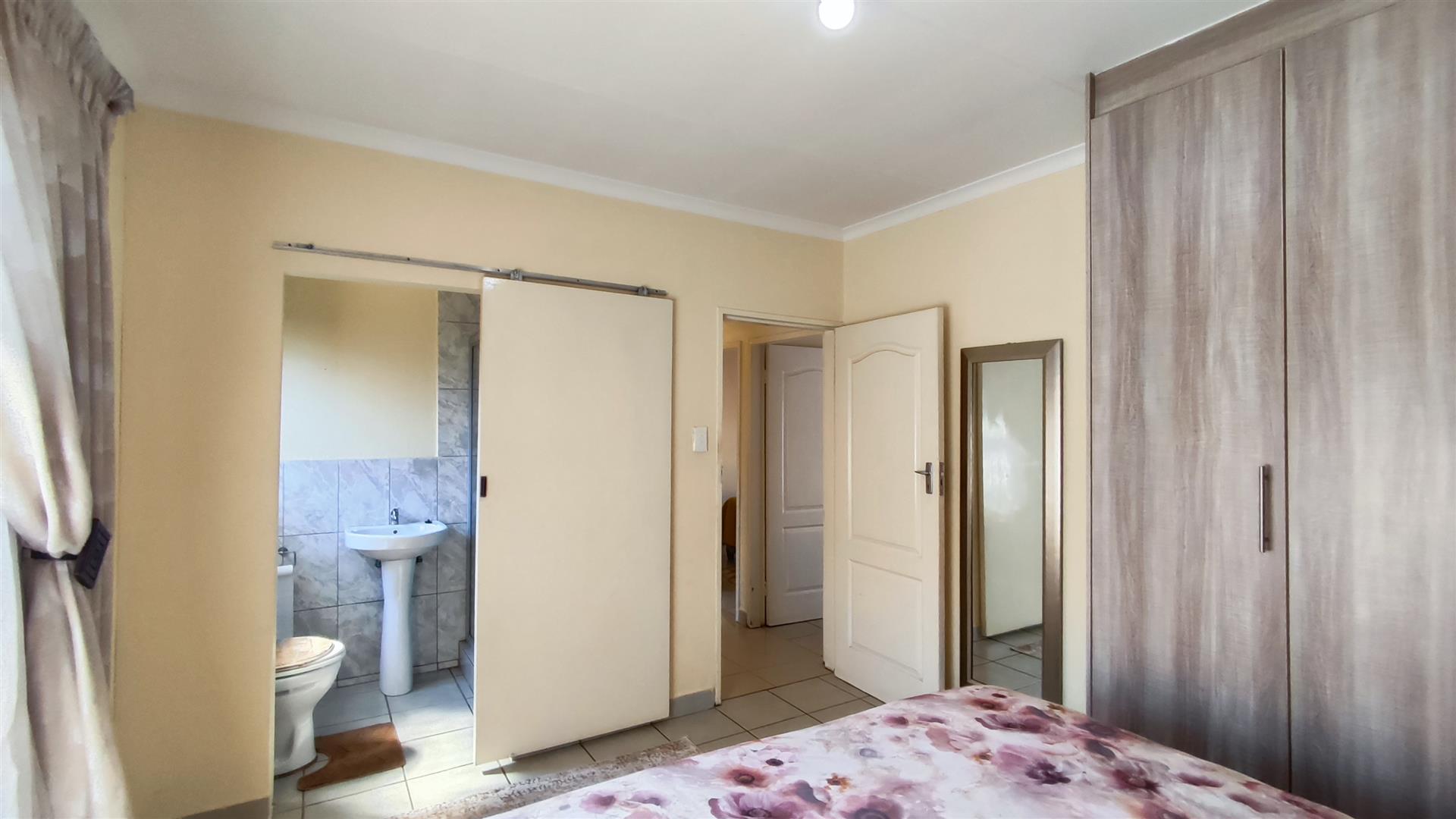 Main Bedroom - 15 square meters of property in Vanderbijlpark