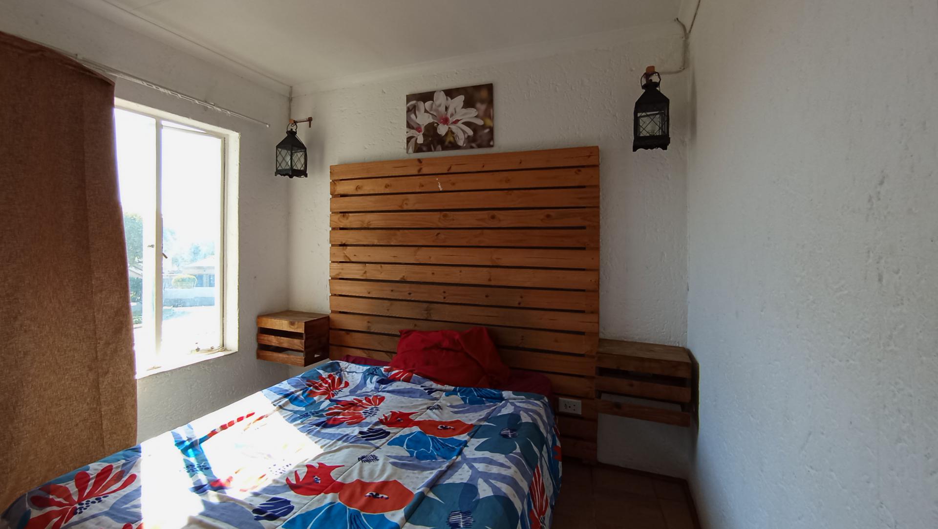 Bed Room 1 - 10 square meters of property in Eden Glen