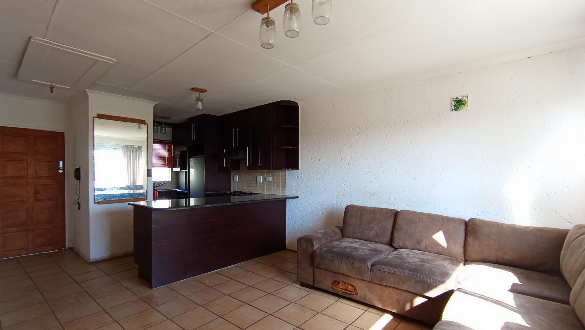 Lounges - 16 square meters of property in Eden Glen