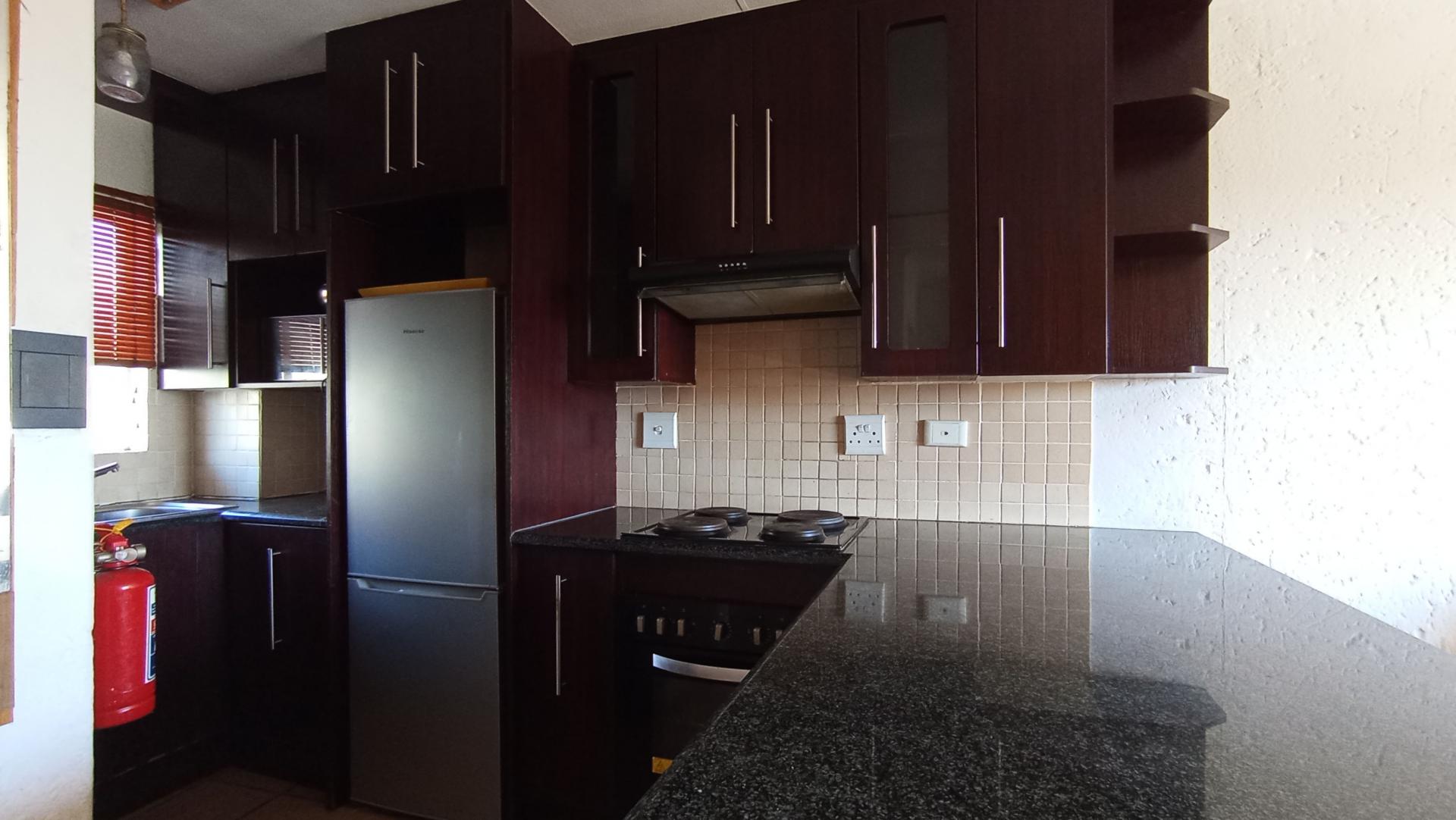 Kitchen - 8 square meters of property in Eden Glen