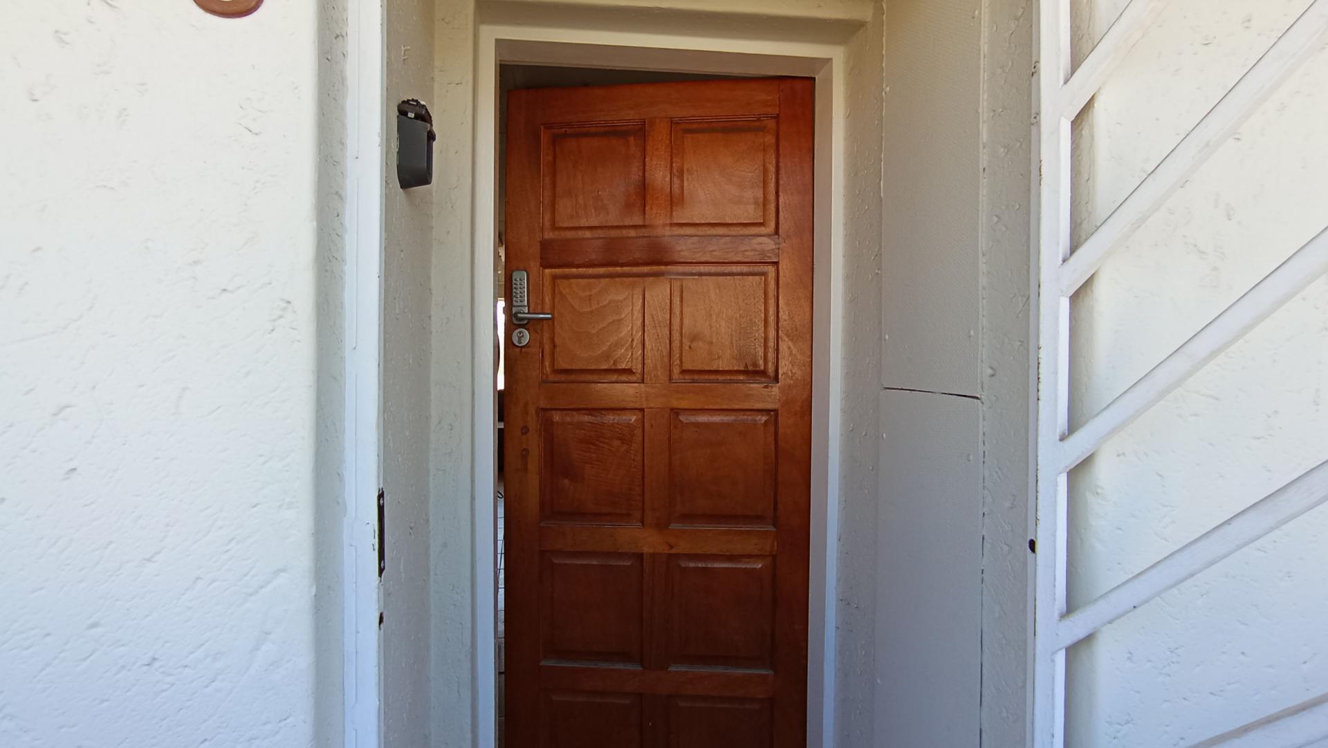 Front View of property in Eden Glen