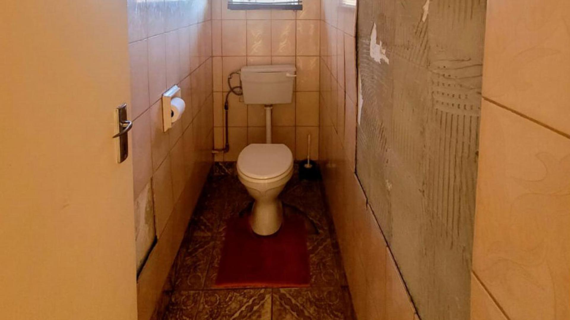 Bathroom 1 of property in Welkom