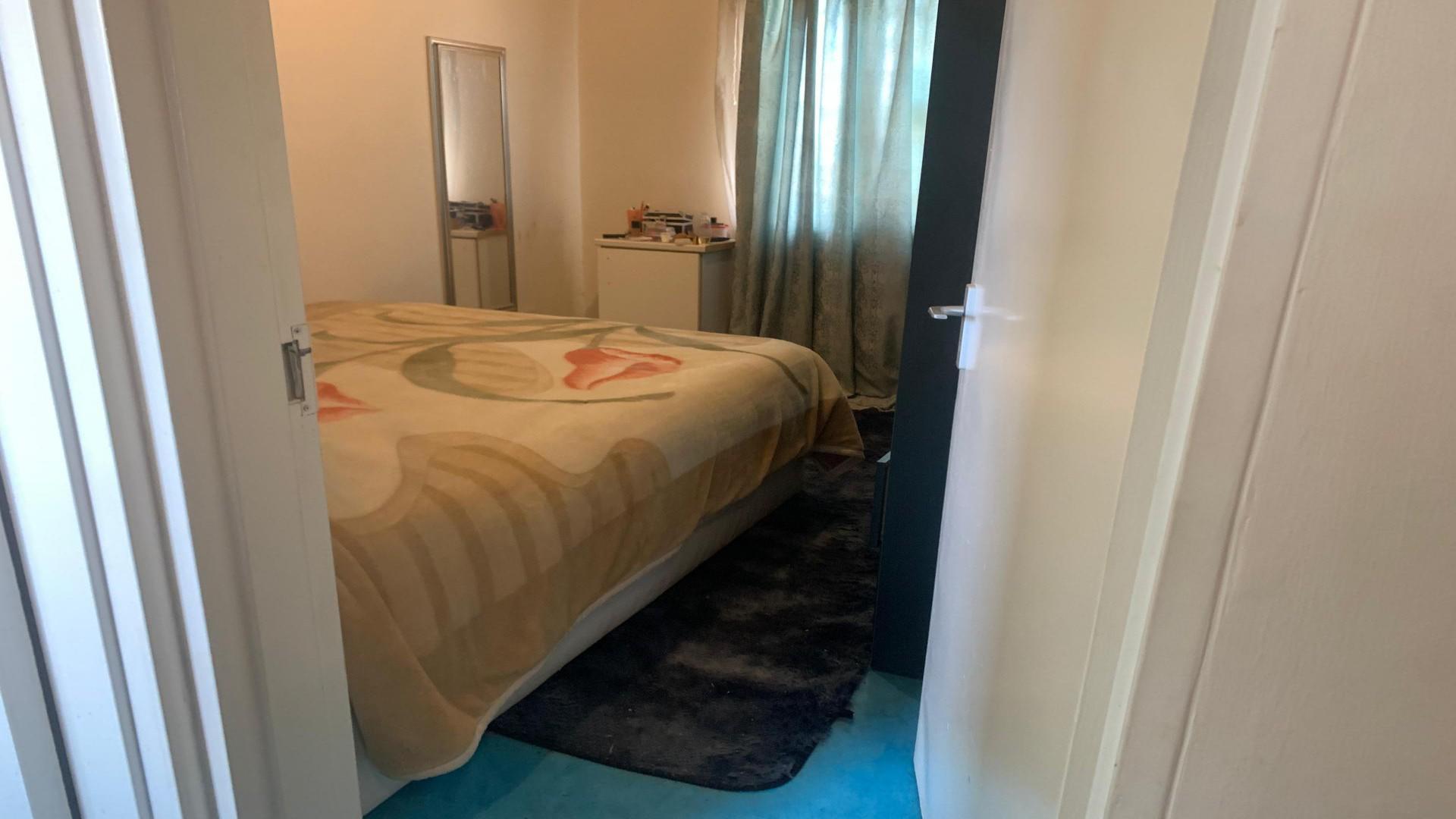 Bed Room 1 of property in Tirong 