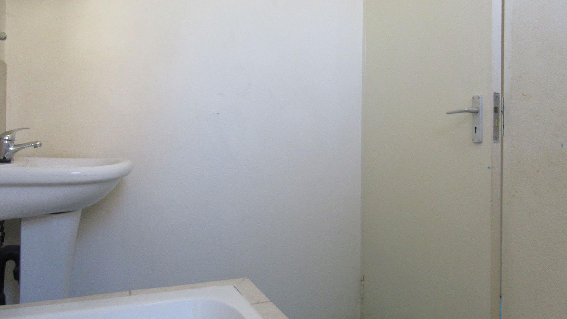 Bathroom 1 - 4 square meters of property in Tirong 