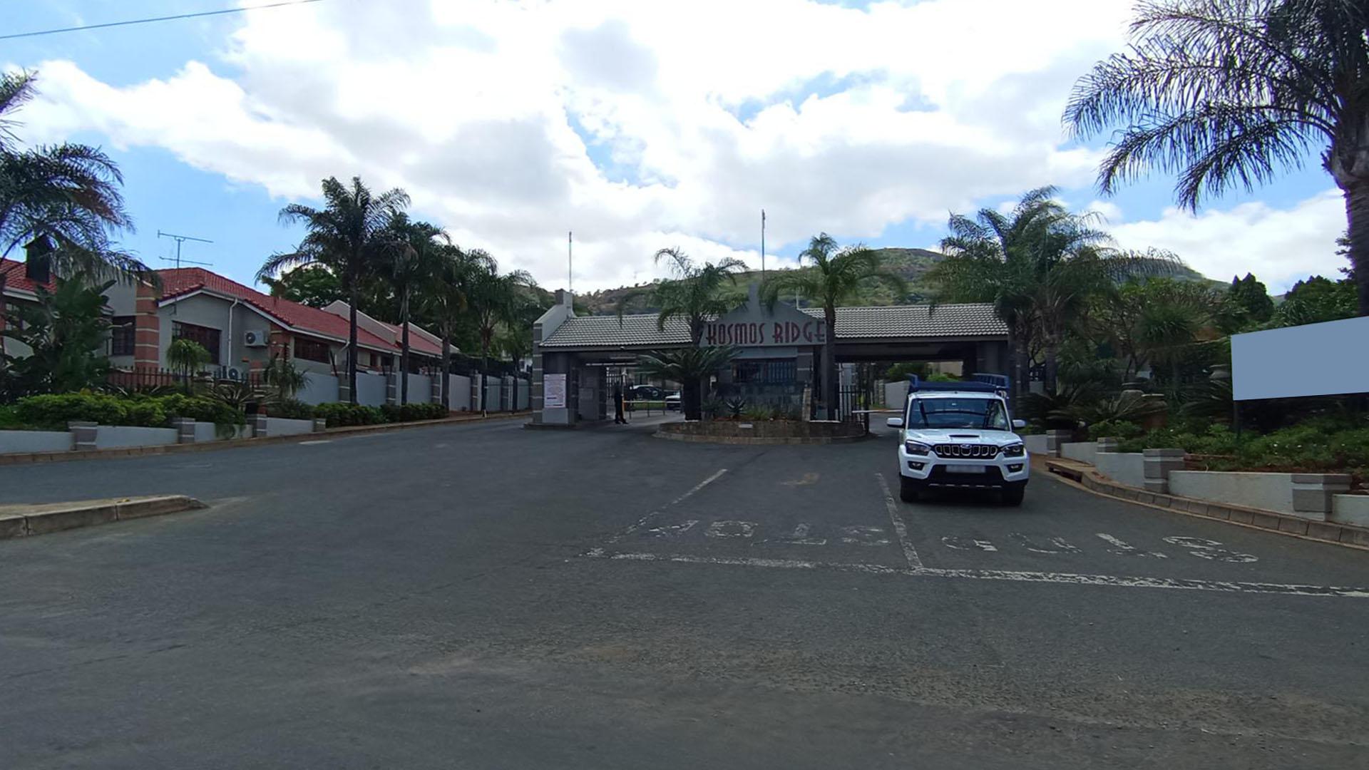 Front View of property in Kosmos Ridge