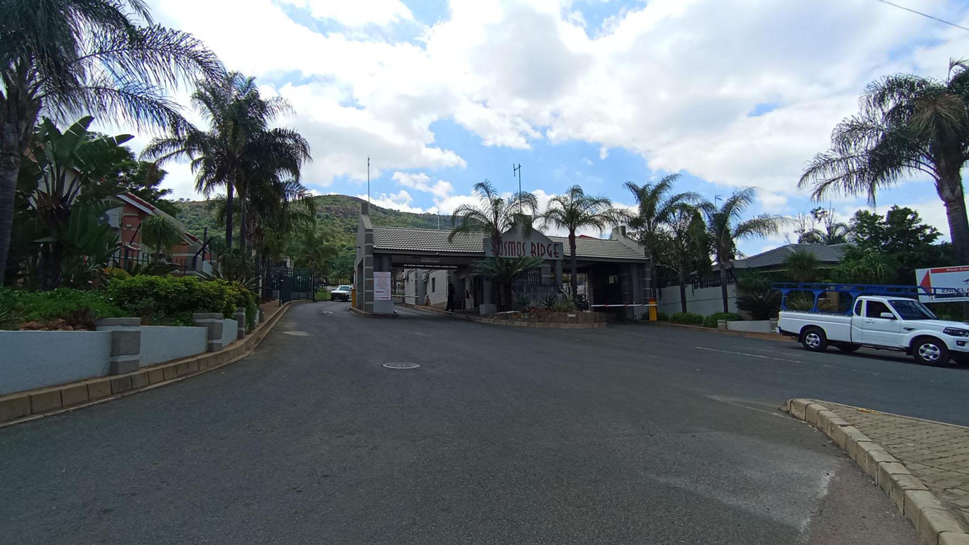 Front View of property in Kosmos Ridge