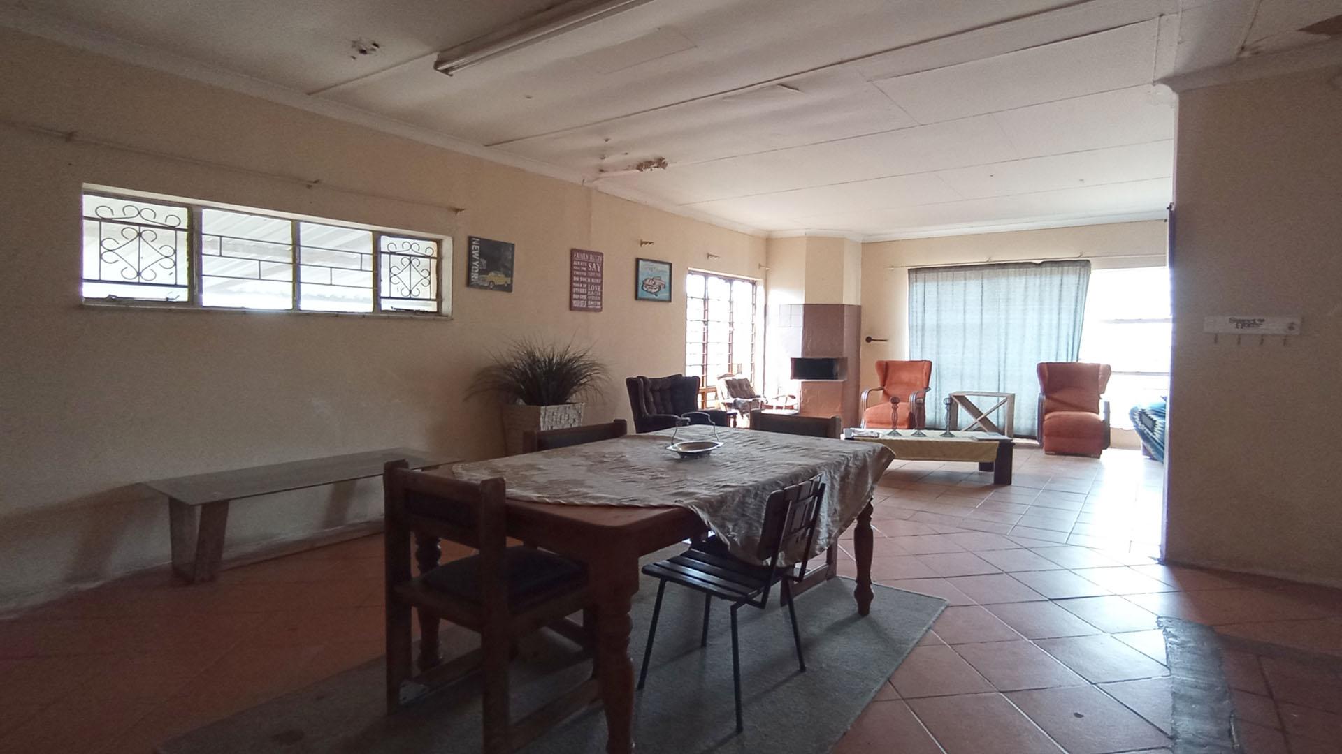 Dining Room - 34 square meters of property in Pretoria North