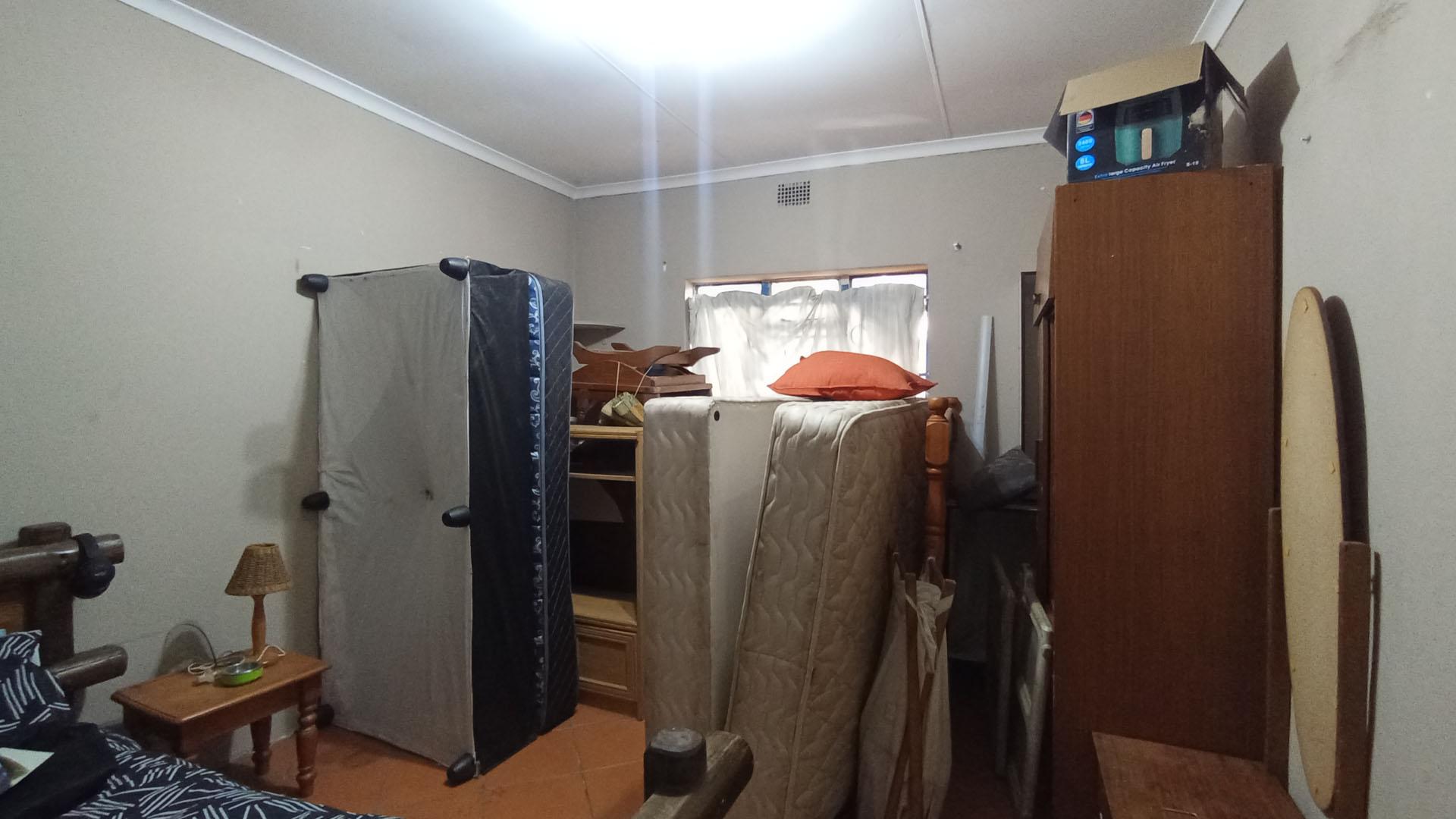 Bed Room 2 - 13 square meters of property in Pretoria North