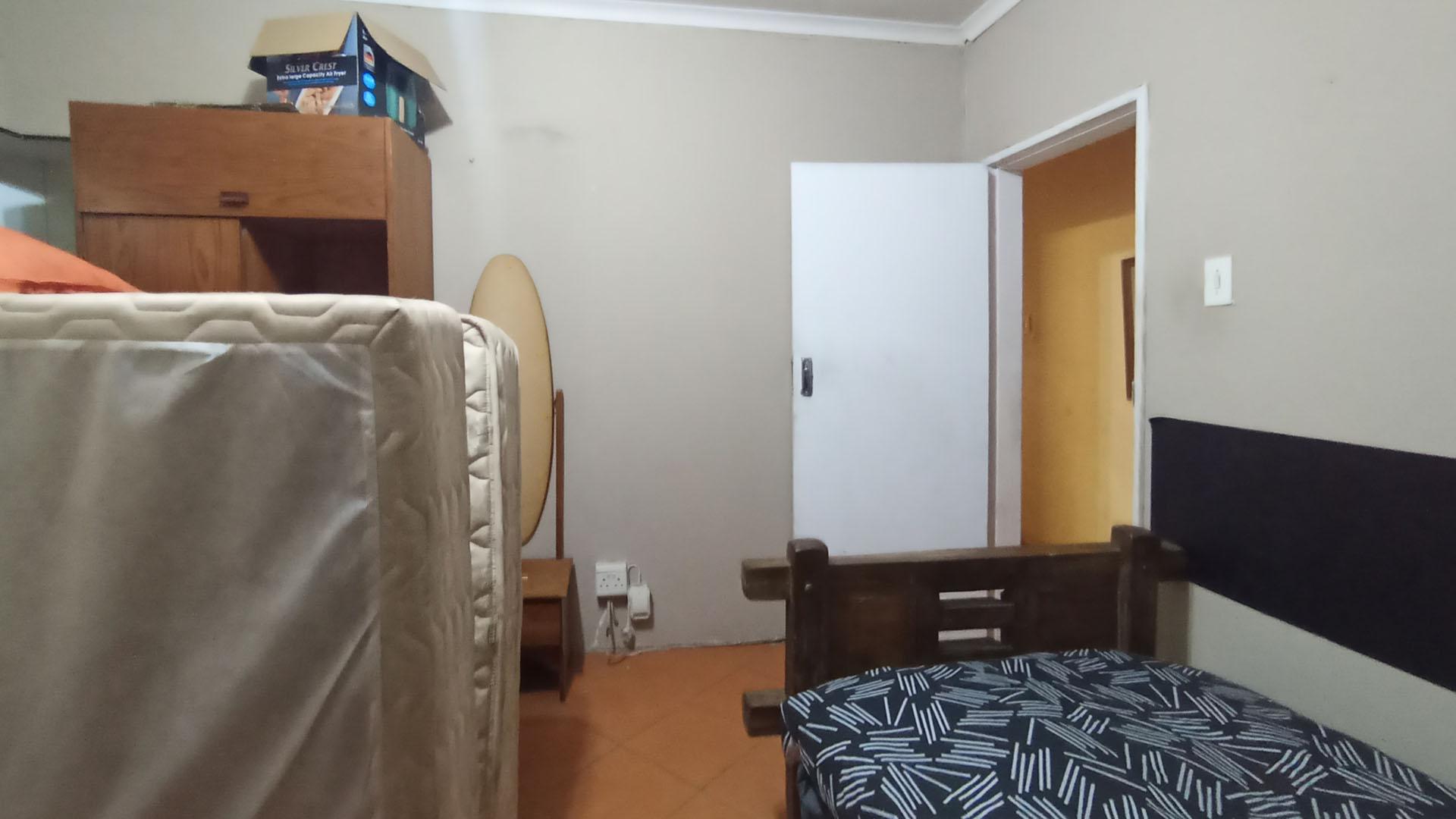 Bed Room 2 - 13 square meters of property in Pretoria North