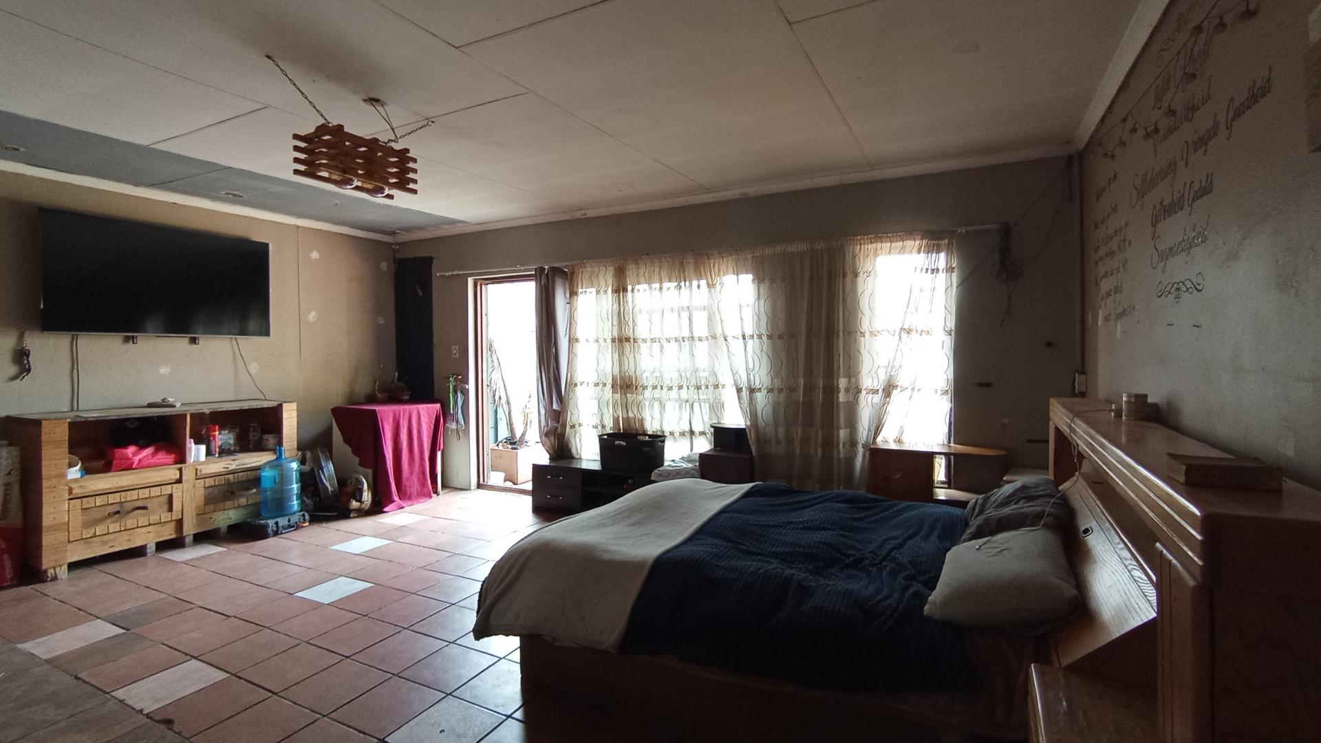 Bed Room 3 - 37 square meters of property in Pretoria North