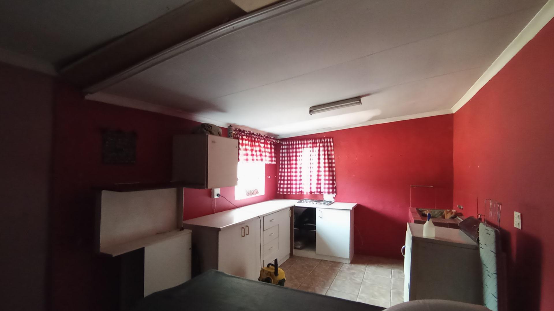 Kitchen - 35 square meters of property in Pretoria North
