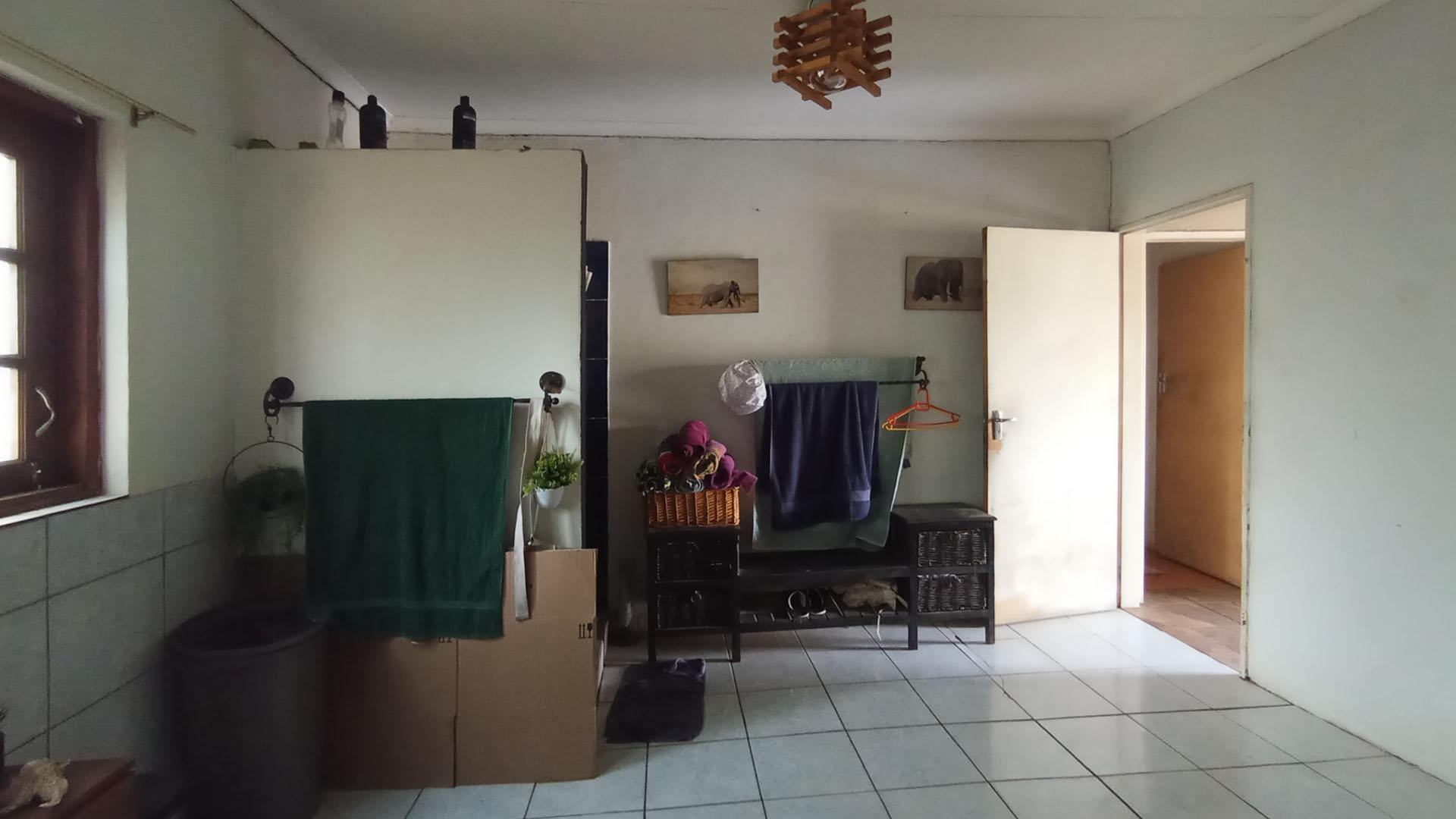 Bathroom 2 - 16 square meters of property in Pretoria North