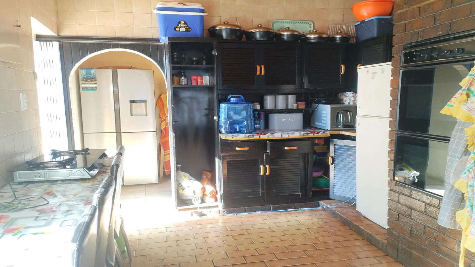 Kitchen of property in South Hills
