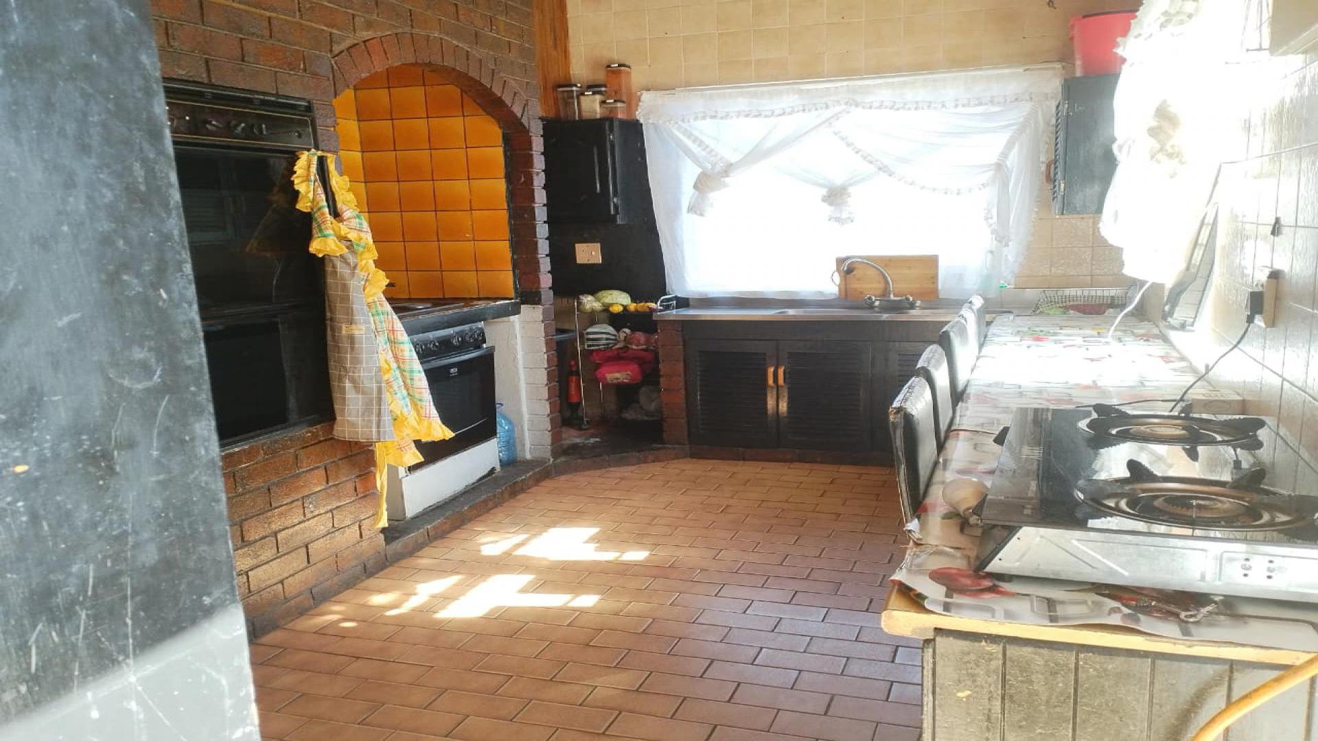 Kitchen of property in South Hills