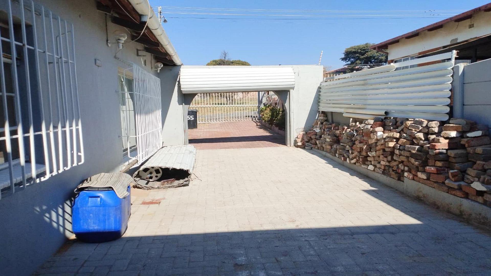 Carport  of property in South Hills