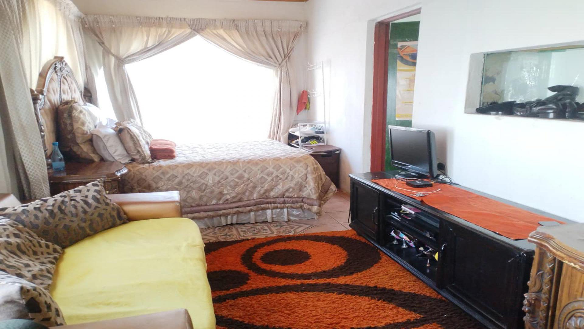Bed Room 2 of property in South Hills