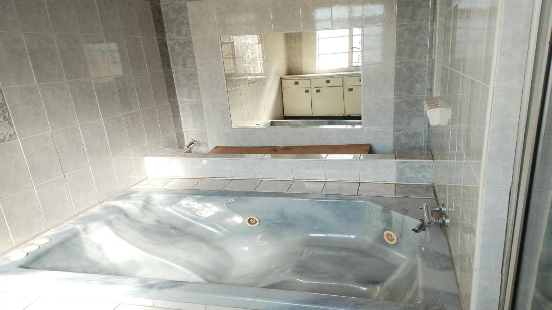 Bathroom 2 of property in South Hills