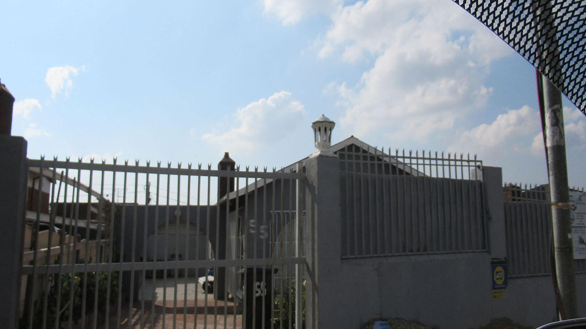 Front View of property in South Hills