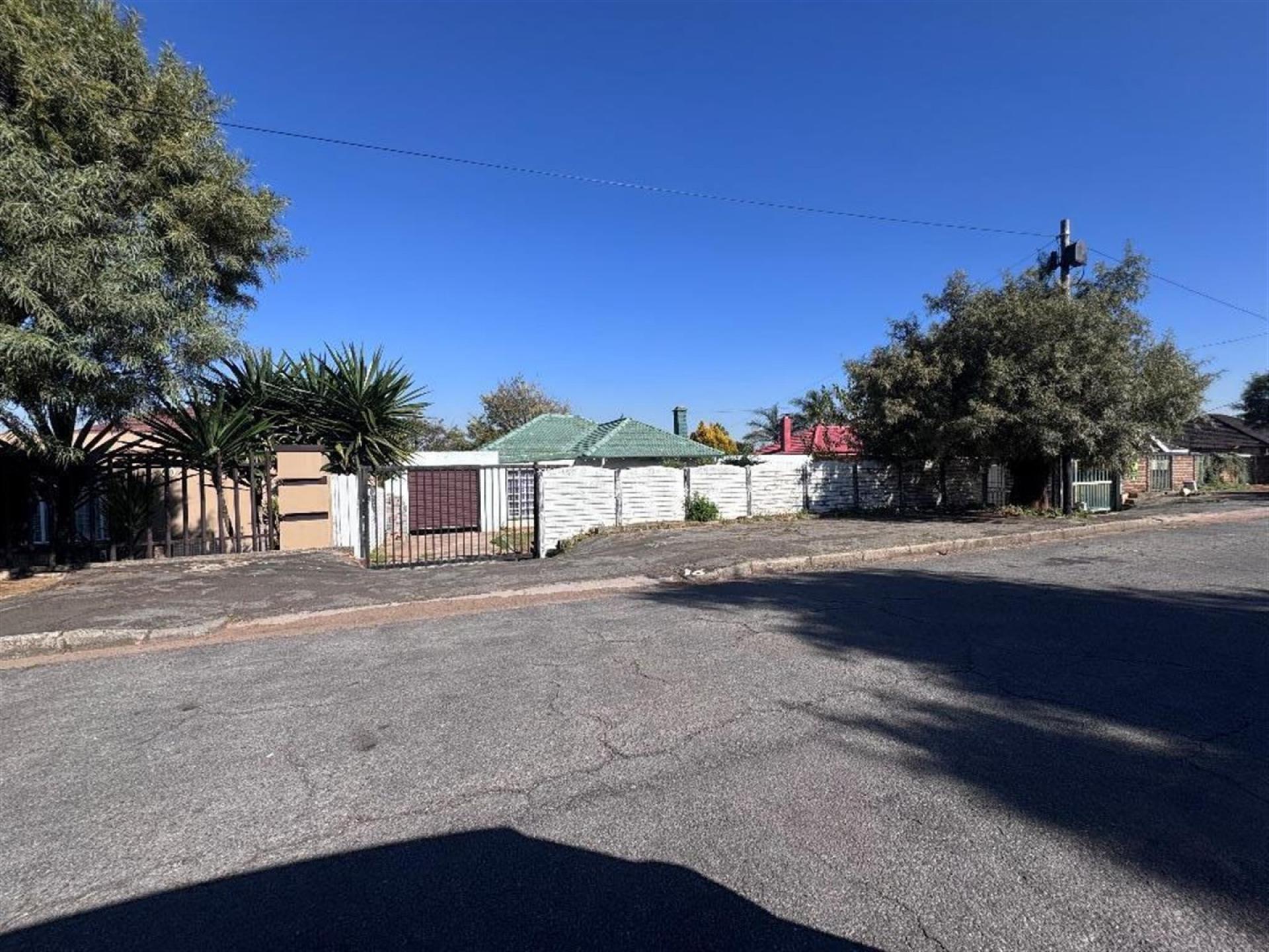 Front View of property in Primrose