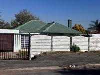 Front View of property in Primrose