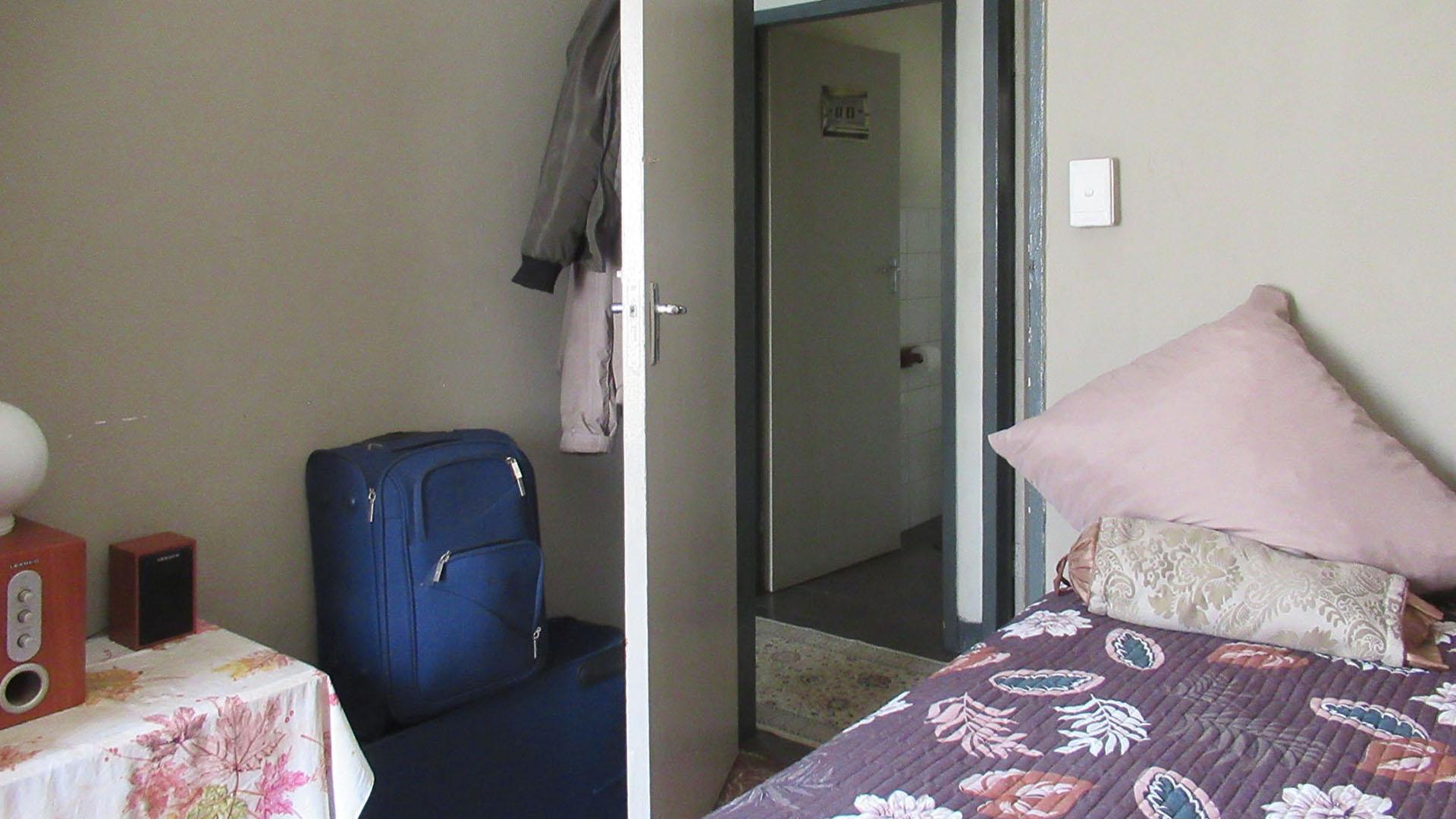 Bed Room 1 - 8 square meters of property in Lenasia South