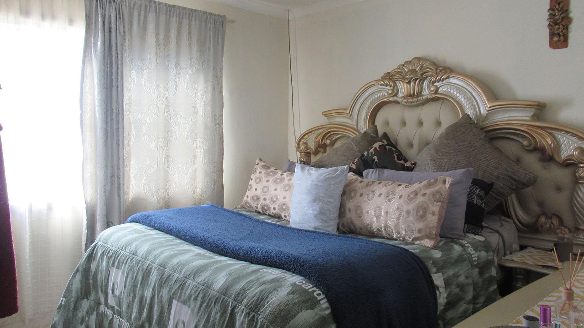Bed Room 2 - 10 square meters of property in Lenasia South