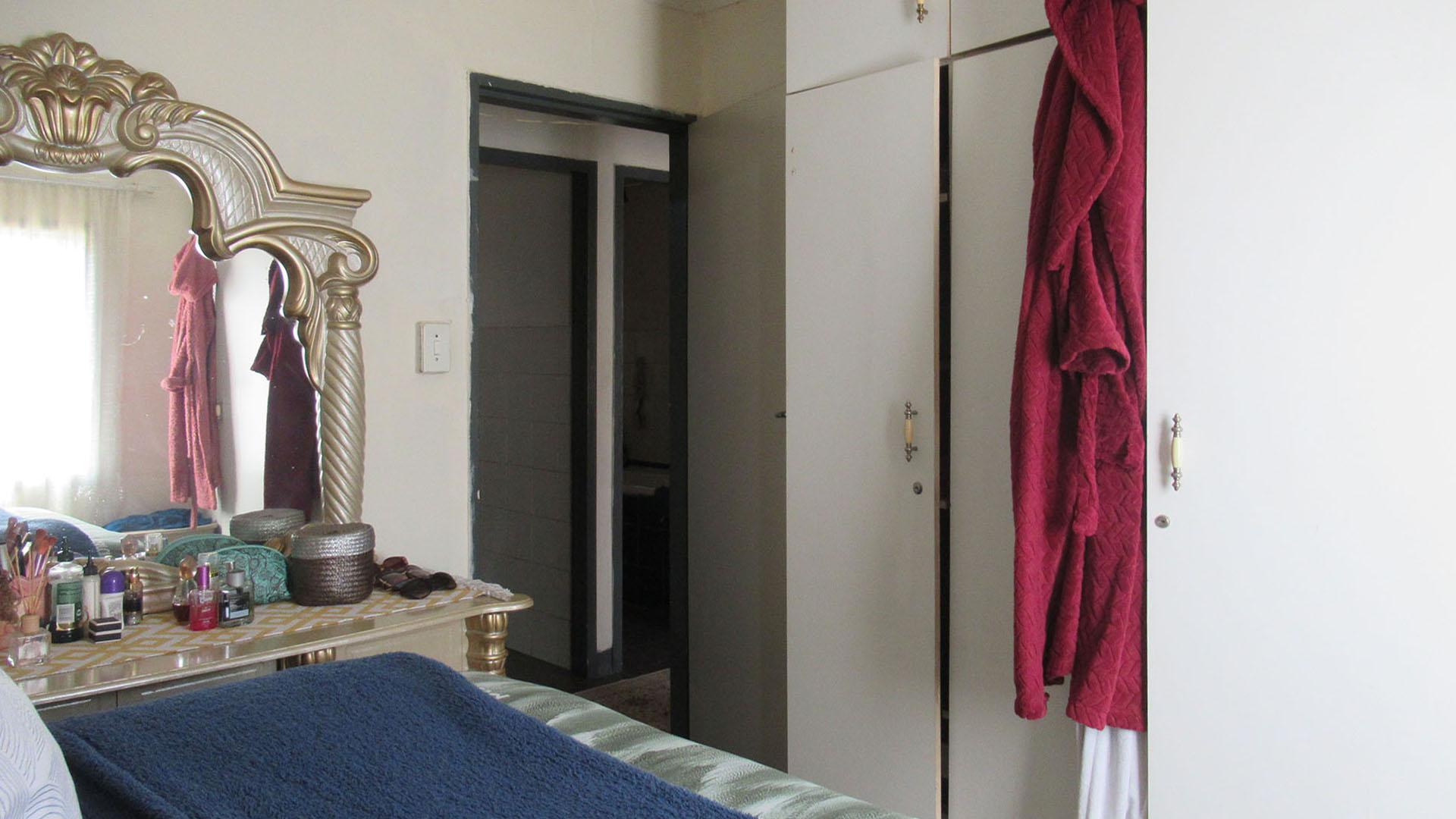 Bed Room 2 - 10 square meters of property in Lenasia South