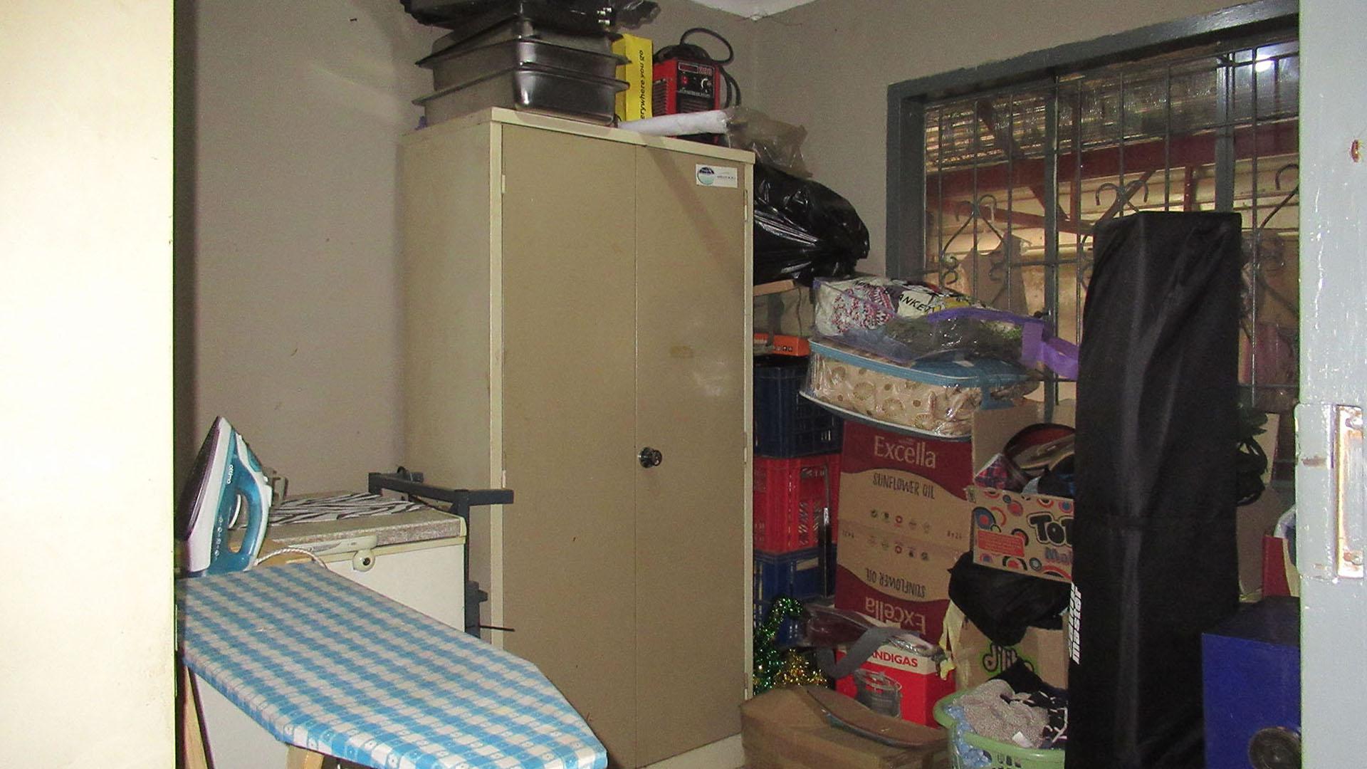 Bed Room 3 - 8 square meters of property in Lenasia South