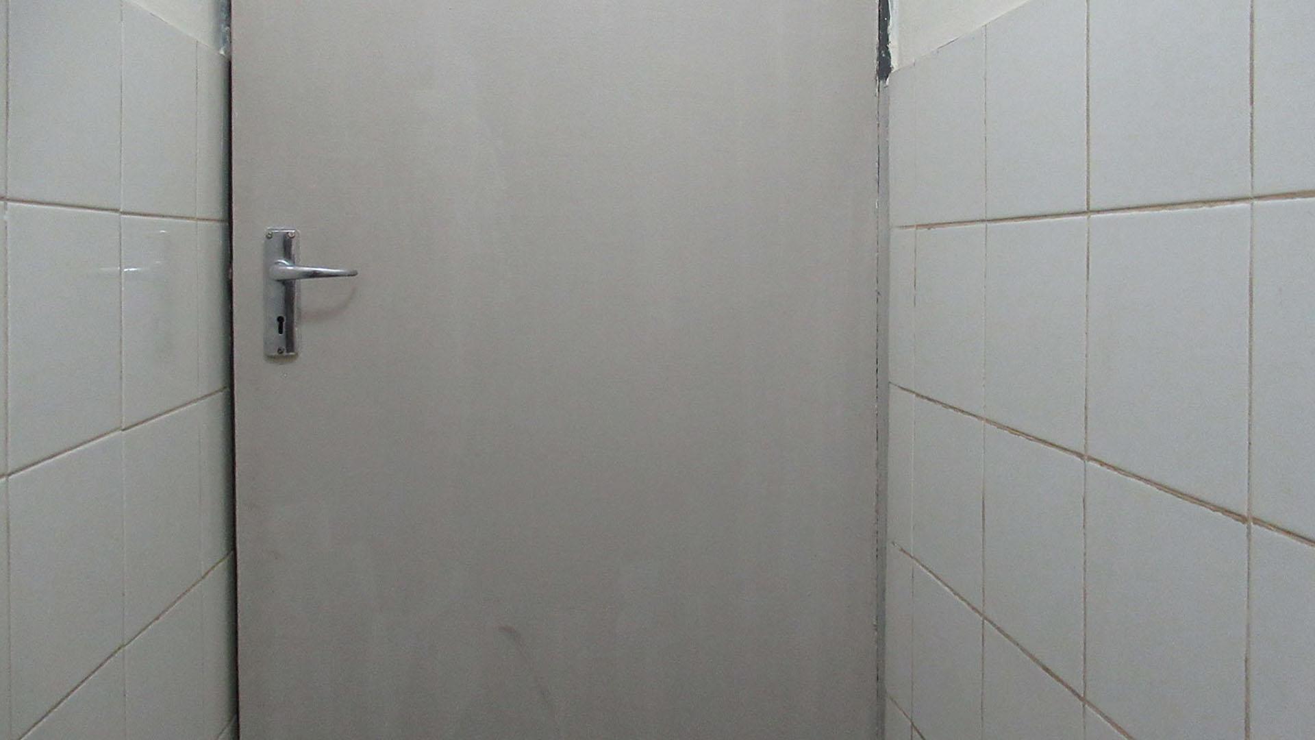 Bathroom 1 - 2 square meters of property in Lenasia South