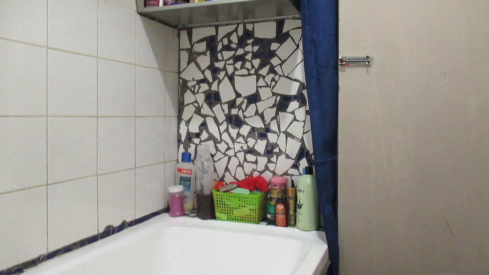 Bathroom 2 - 3 square meters of property in Lenasia South