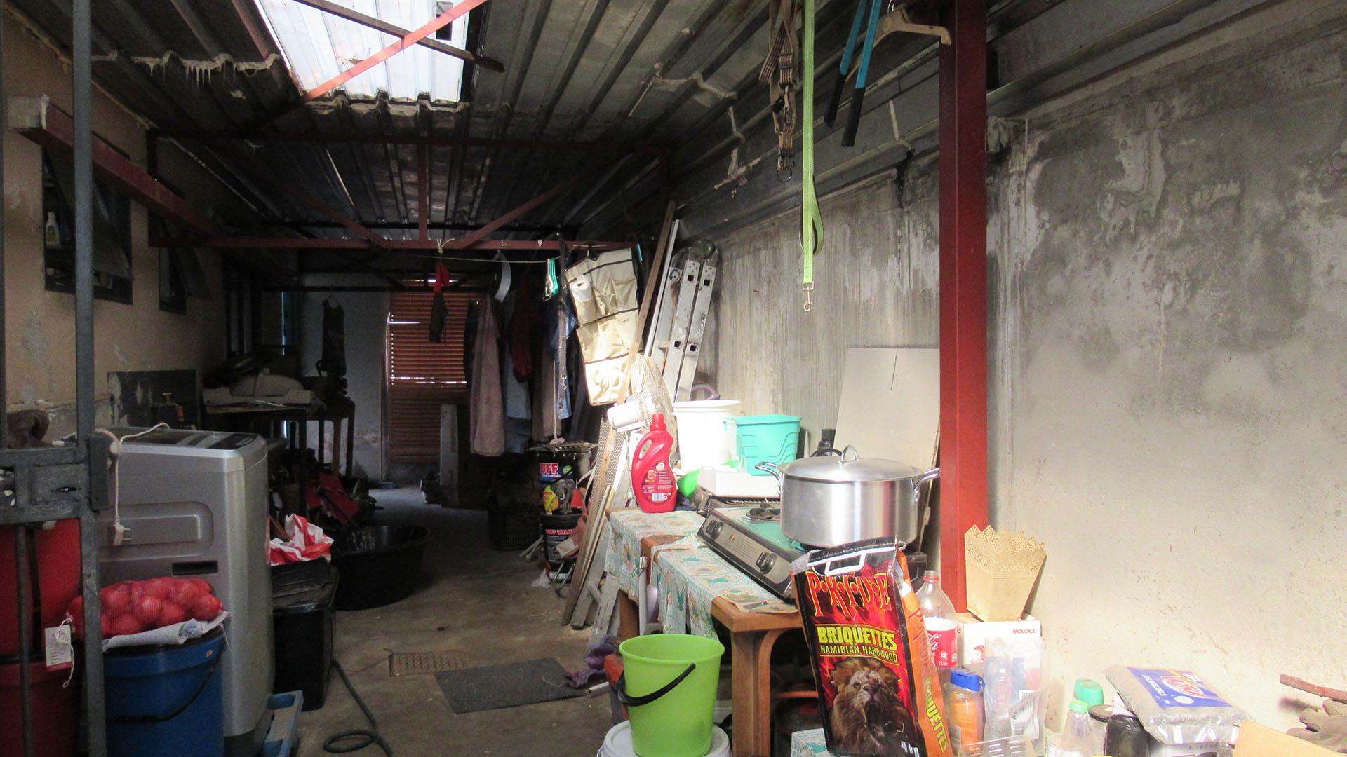 Patio - 44 square meters of property in Lenasia South