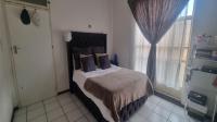 Bed Room 1 of property in Brackenhurst