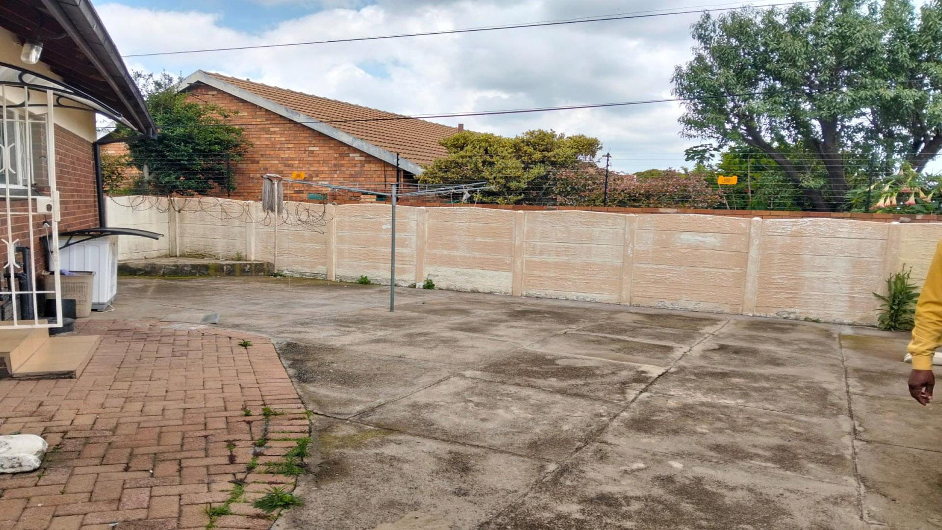 Backyard of property in Linmeyer