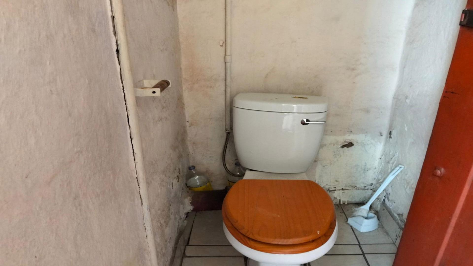 Bathroom 1 of property in Linmeyer