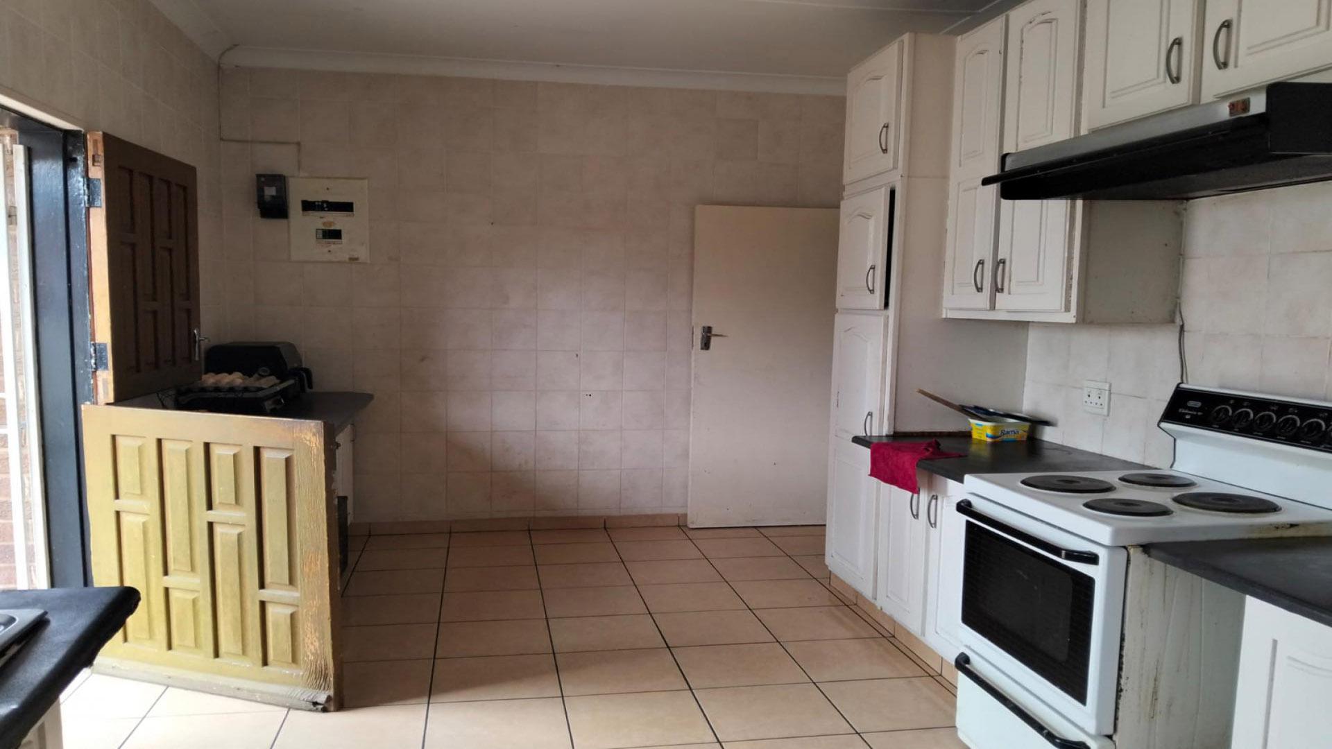 Kitchen of property in Linmeyer