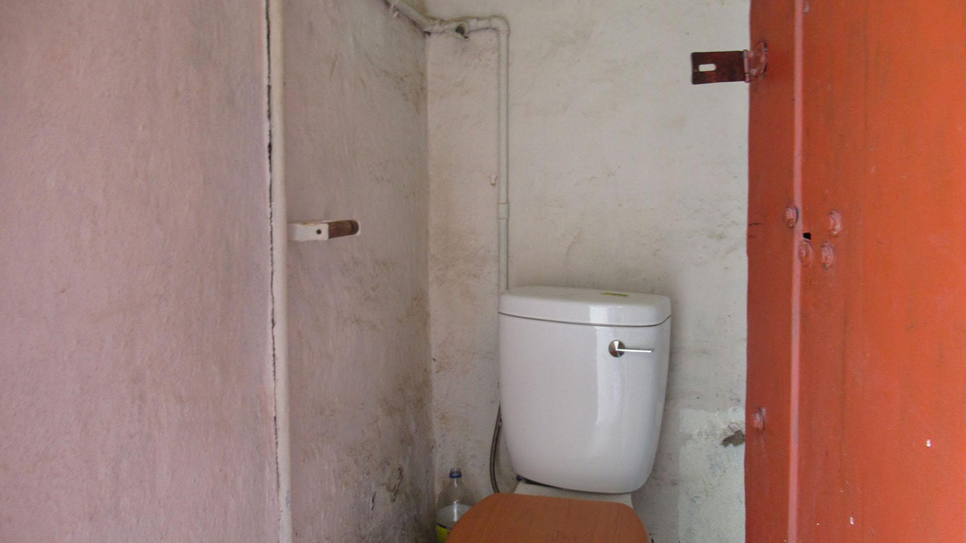 Bathroom 3+ - 2 square meters of property in Linmeyer