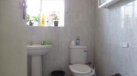 Bathroom 1 - 4 square meters of property in Linmeyer