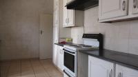 Kitchen - 14 square meters of property in Linmeyer