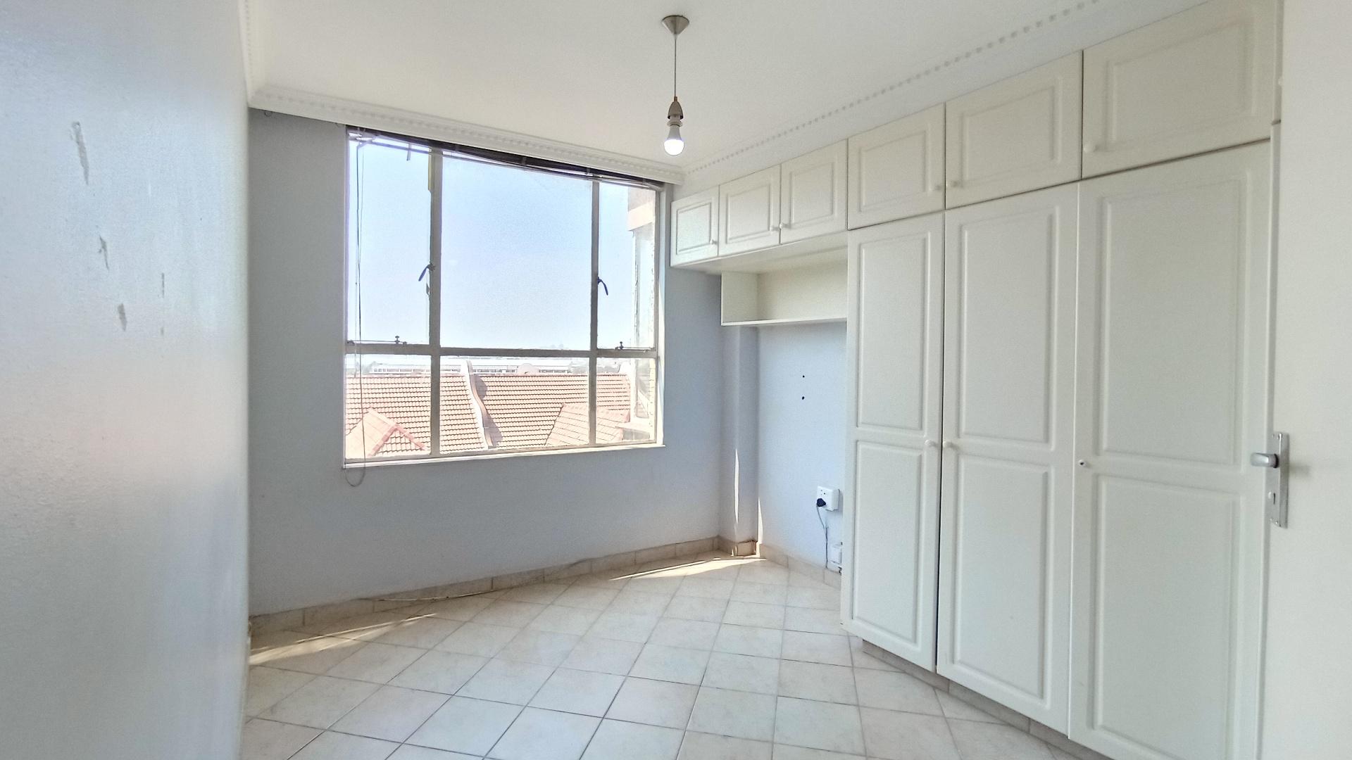 Bed Room 2 - 14 square meters of property in Essenwood