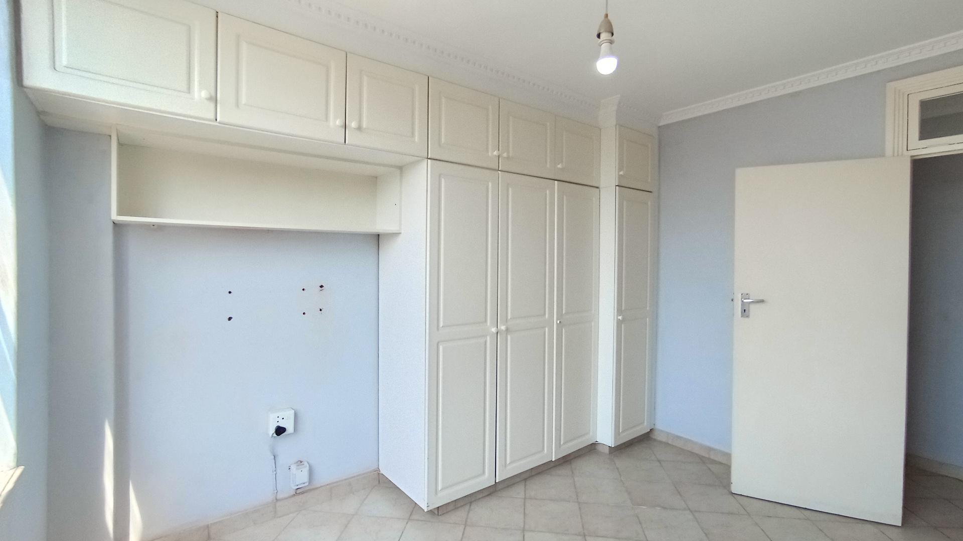 Bed Room 2 - 14 square meters of property in Essenwood