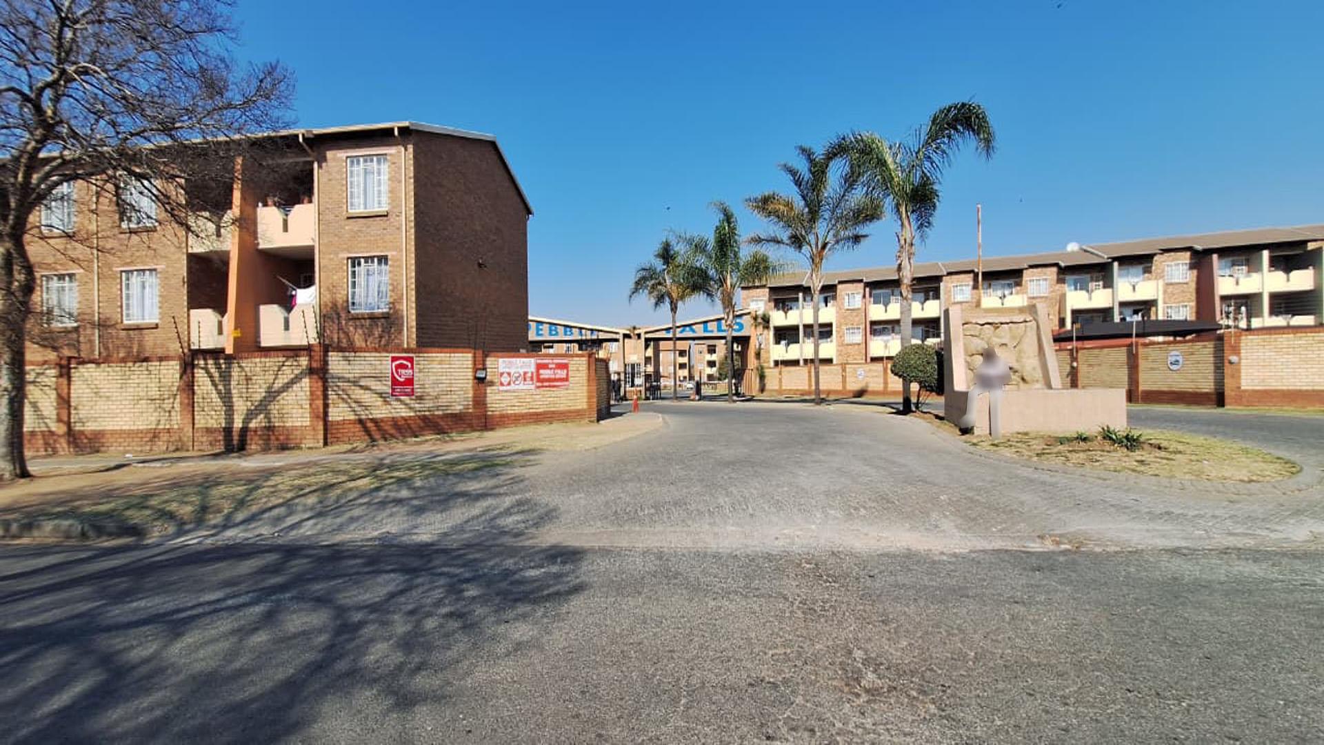Front View of property in Comet