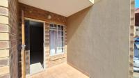 Patio of property in Comet