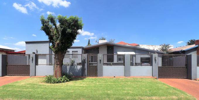 4 Bedroom House for Sale For Sale in Lenasia - MR683865