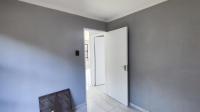 Bed Room 1 - 11 square meters of property in Vaal Oewer