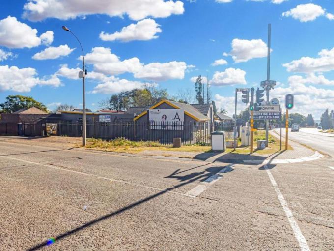 Commercial for Sale For Sale in Wilropark - MR683889